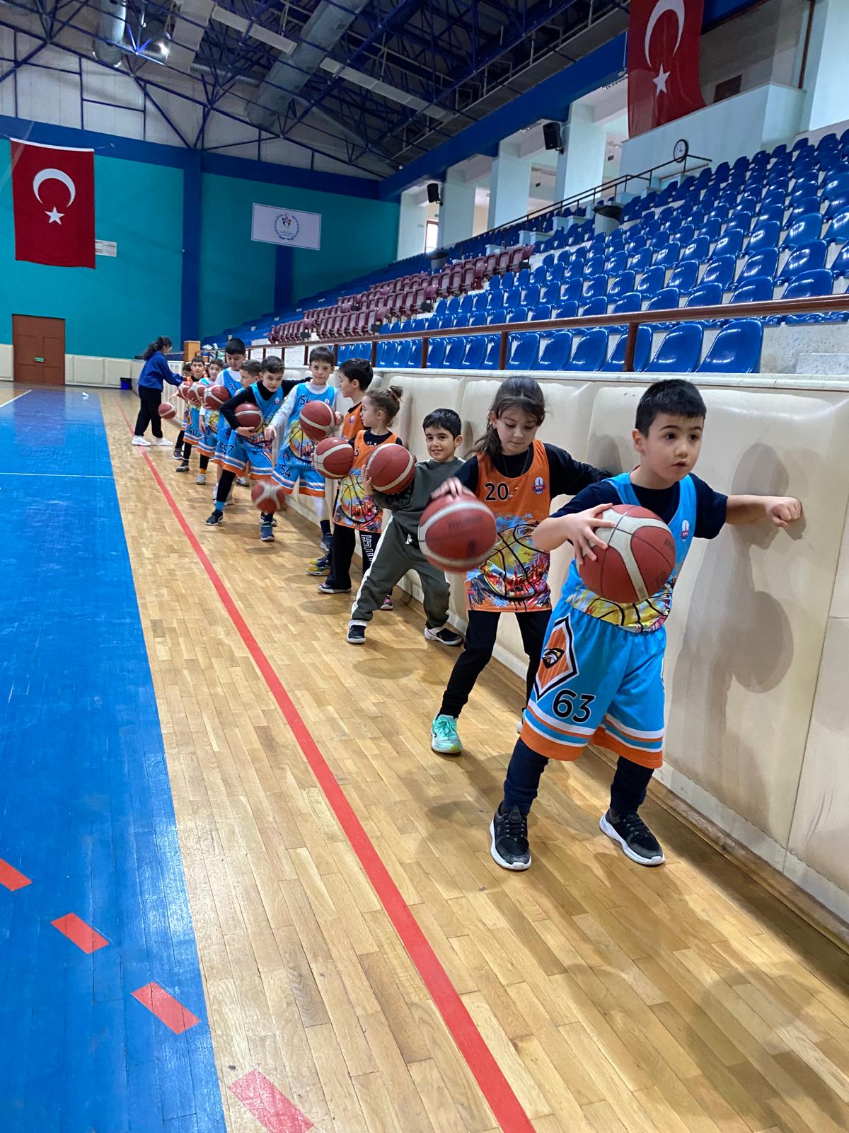 DPÜ Basketbol Antrenman Sırası